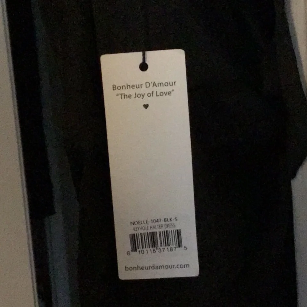 Bonheur D’Amour Noelle keyhole dress - Picture 9 of 9